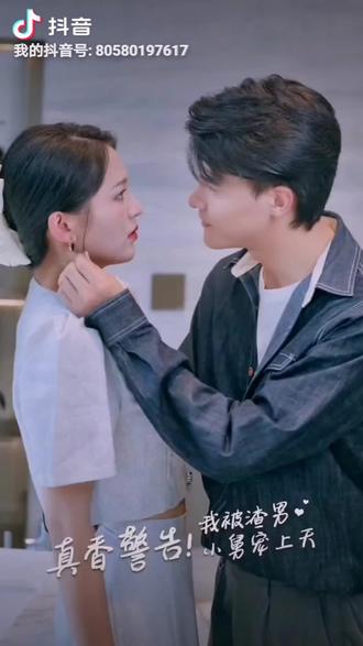 只在那里发光
