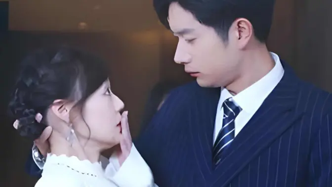 穿裙子的男孩